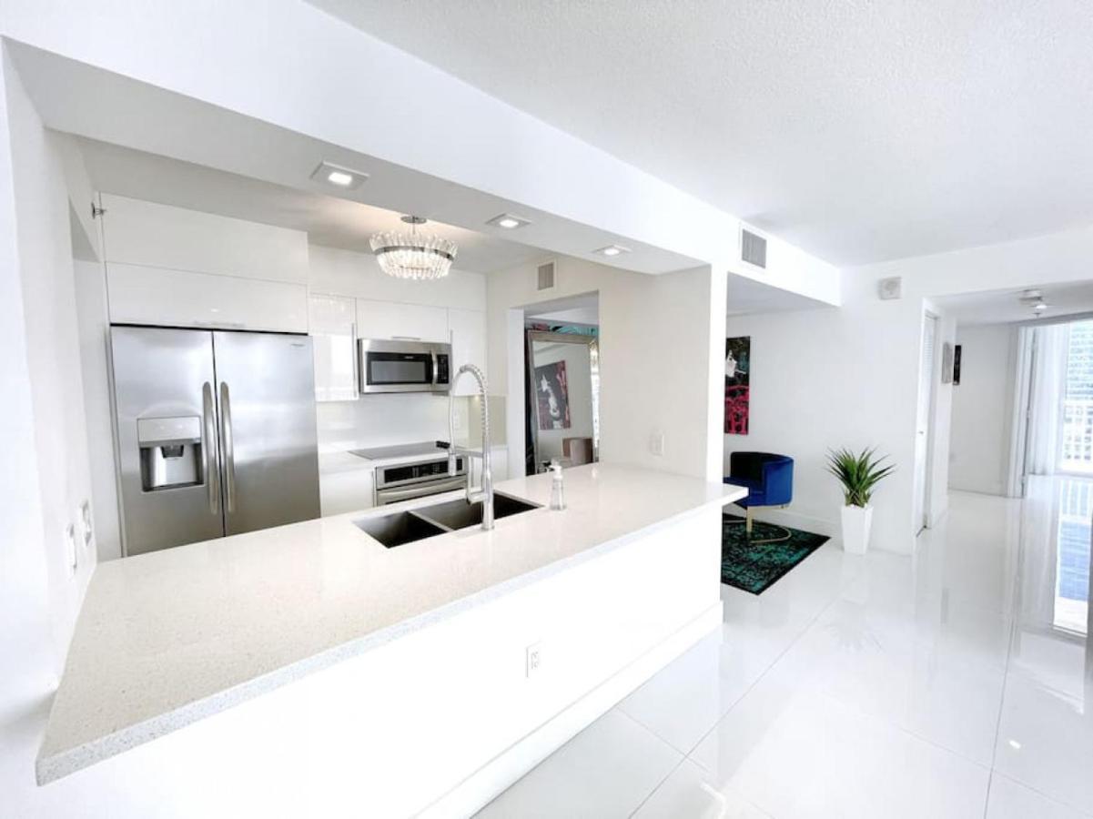 Luxury Sky With And Ocean Views Miami